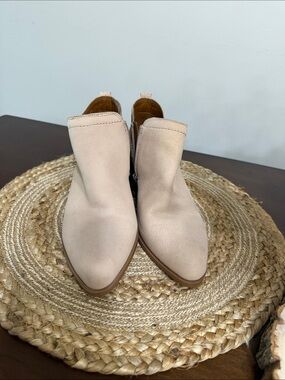 Franco Sarto Vivian Pointed Toe Ankle Bootie- Cream